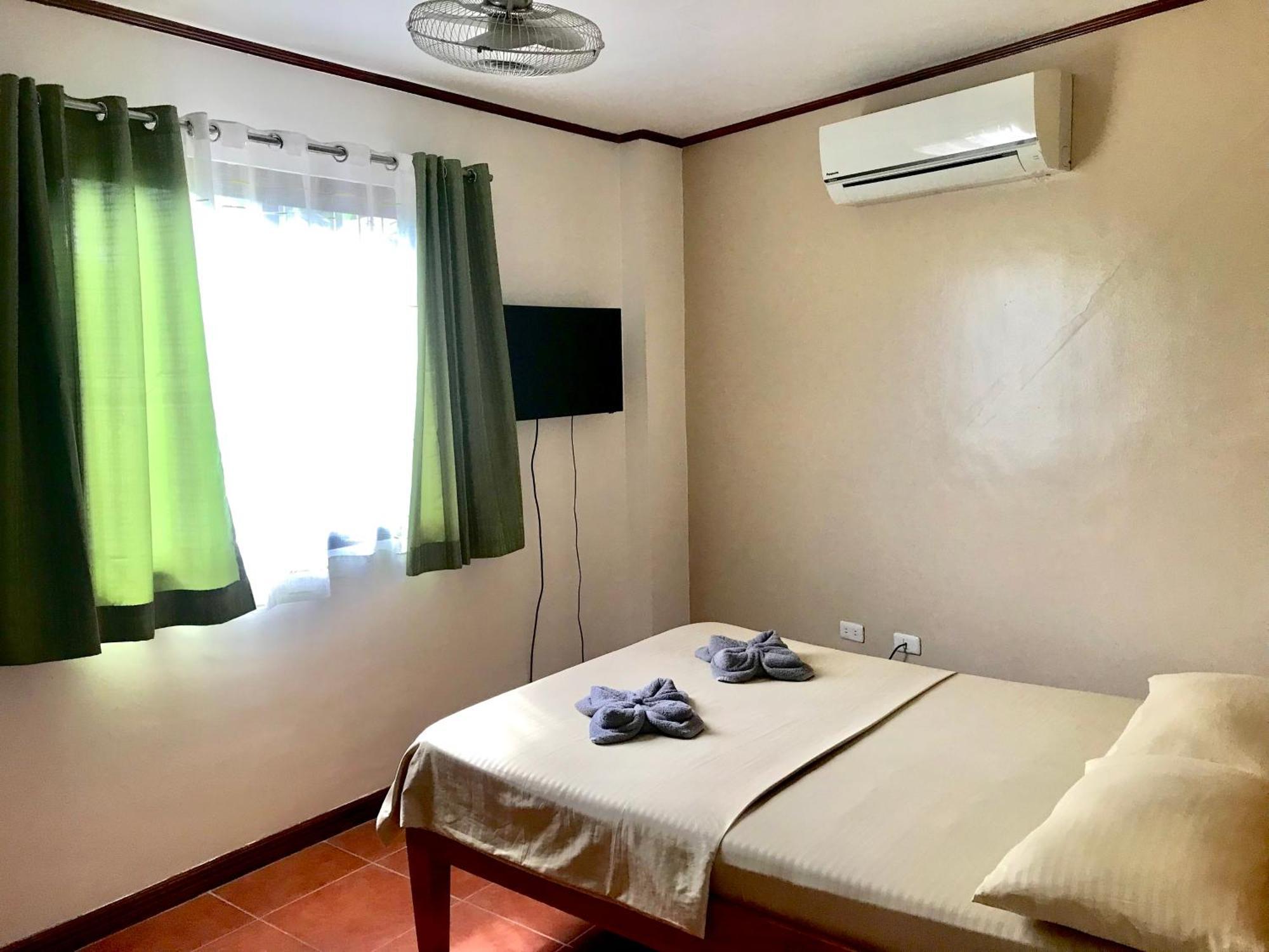 Badladz Staycation Condos Puerto Galera Eksteriør bilde