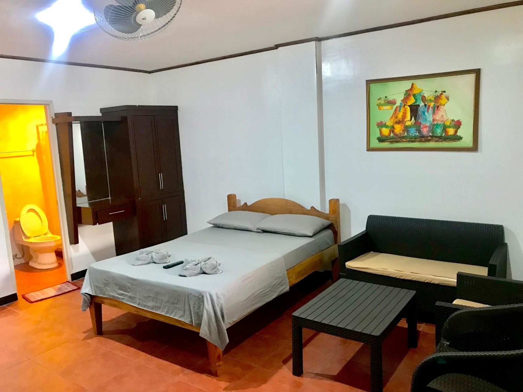 Badladz Staycation Condos Puerto Galera Eksteriør bilde