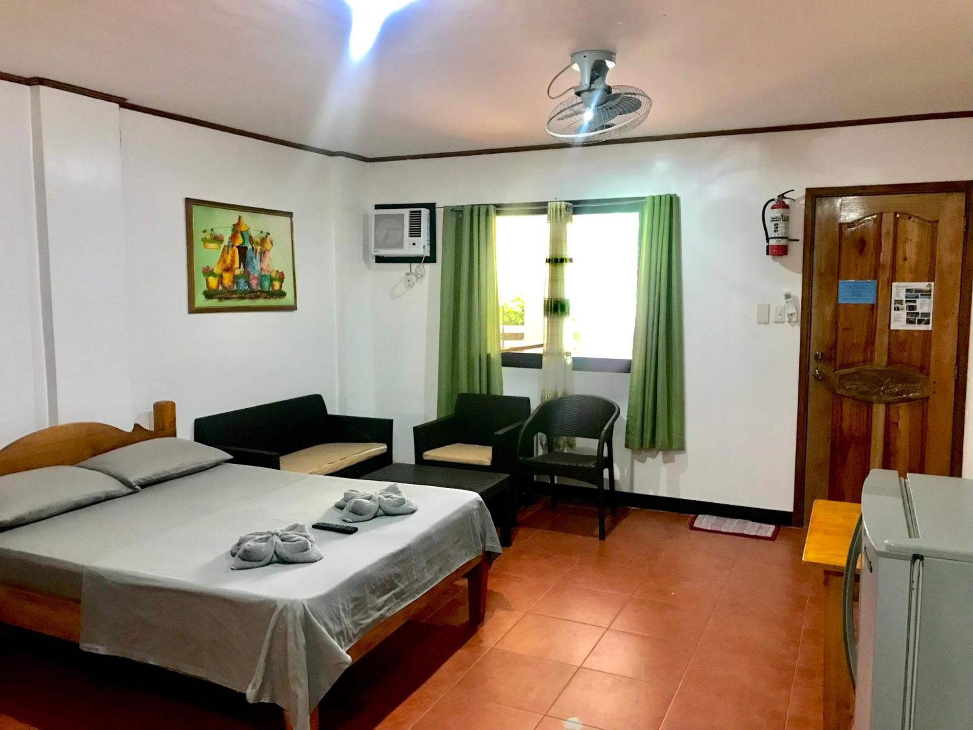 Badladz Staycation Condos Puerto Galera Eksteriør bilde