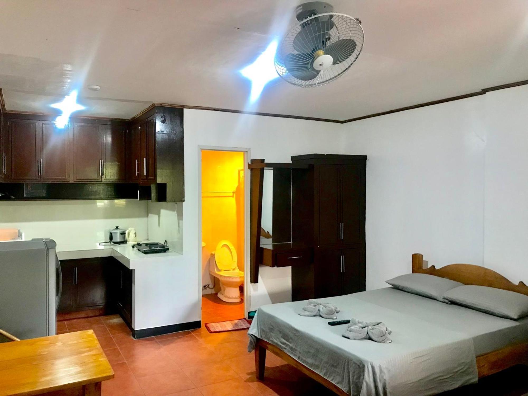 Badladz Staycation Condos Puerto Galera Eksteriør bilde