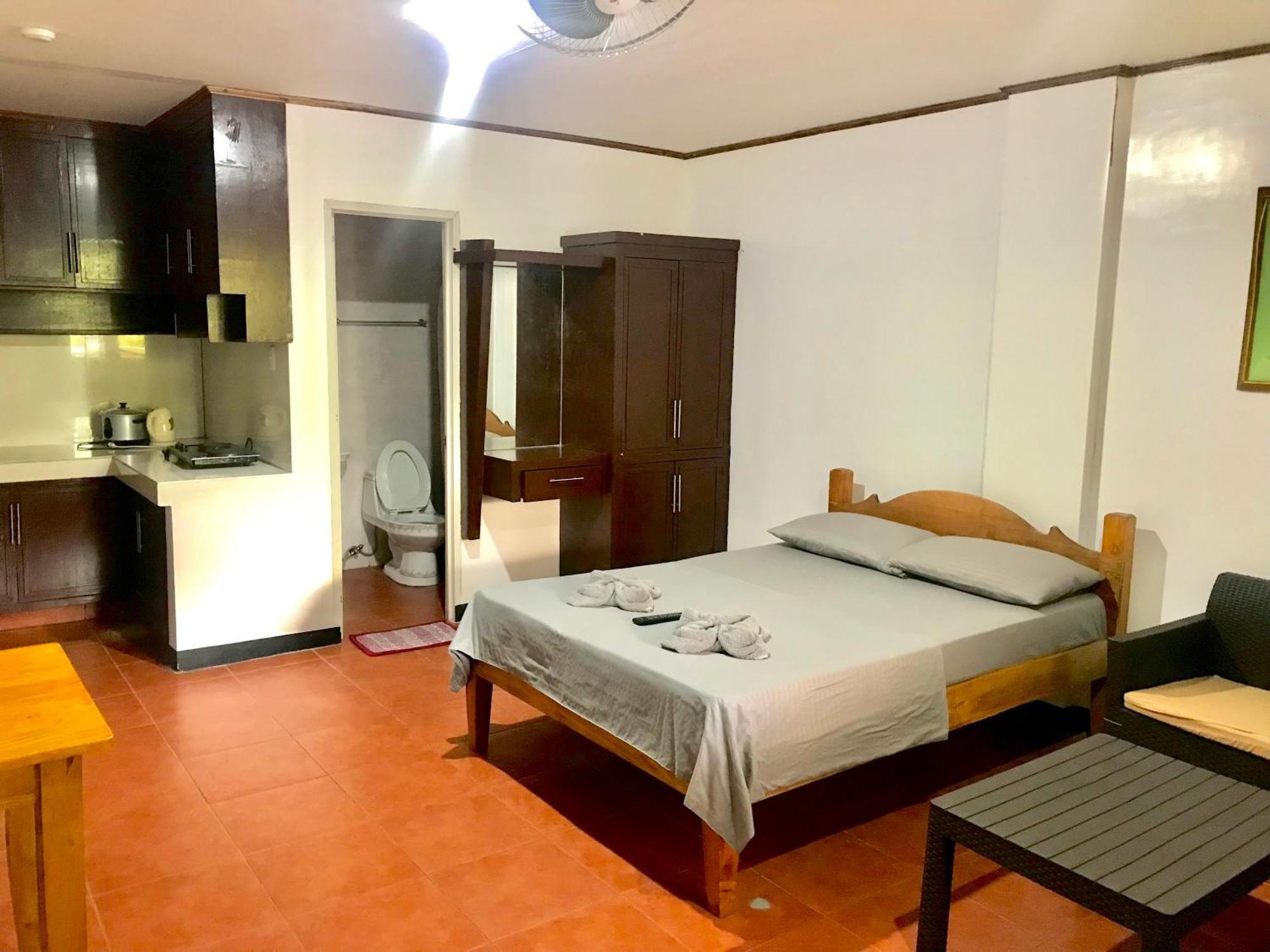 Badladz Staycation Condos Puerto Galera Eksteriør bilde