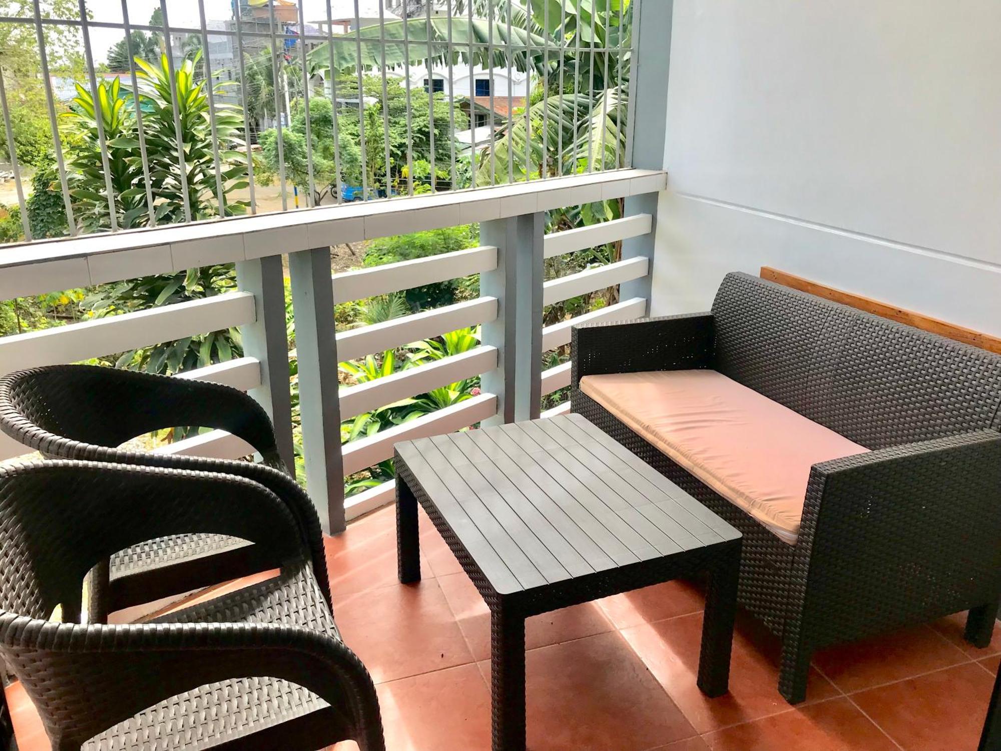Badladz Staycation Condos Puerto Galera Eksteriør bilde