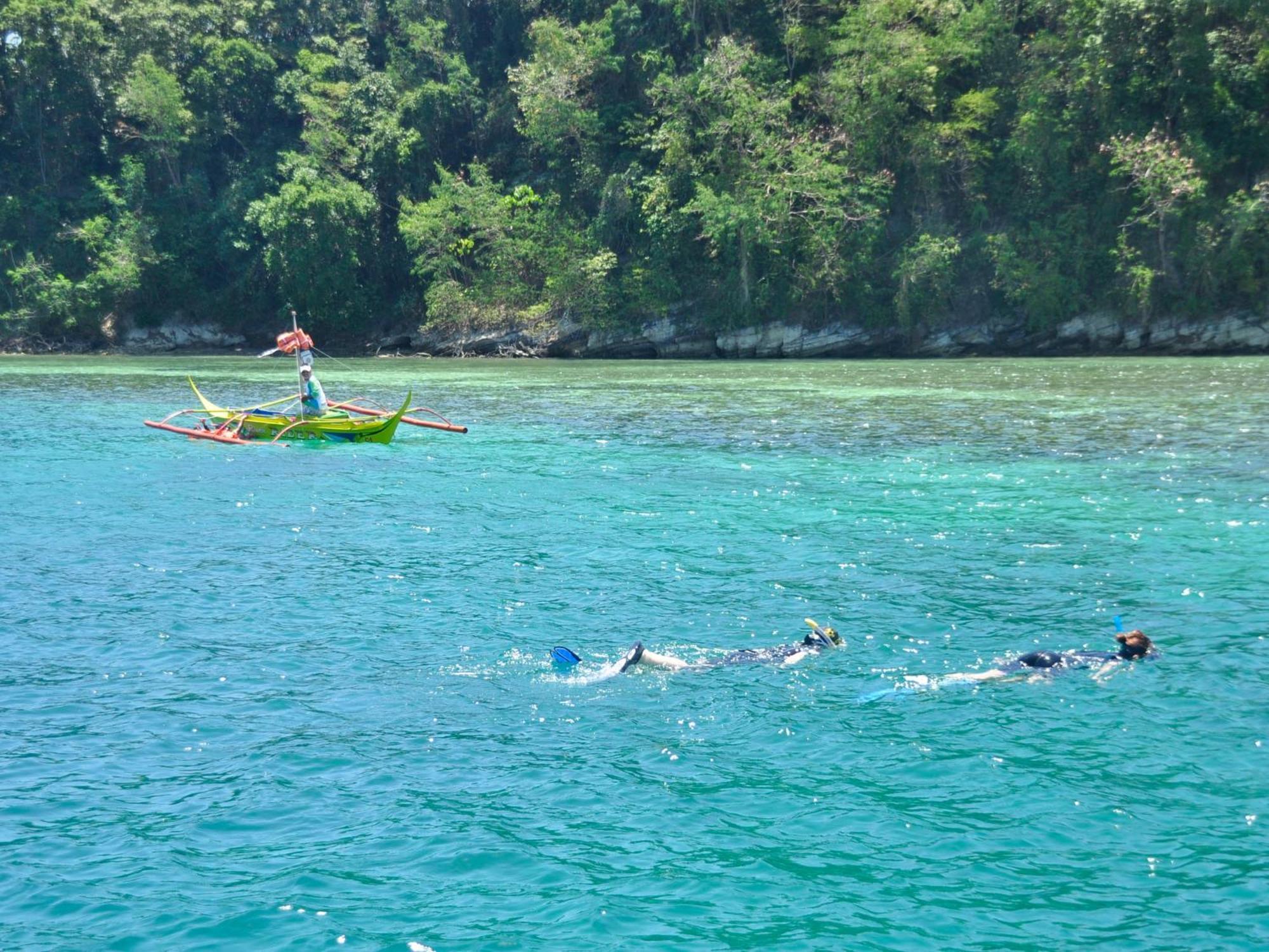 Badladz Staycation Condos Puerto Galera Eksteriør bilde