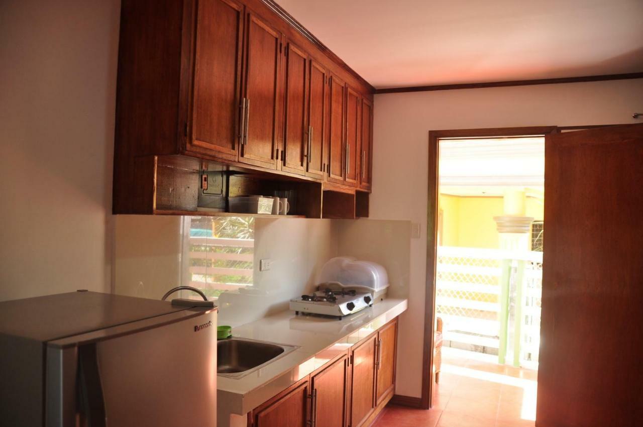 Badladz Staycation Condos Puerto Galera Eksteriør bilde